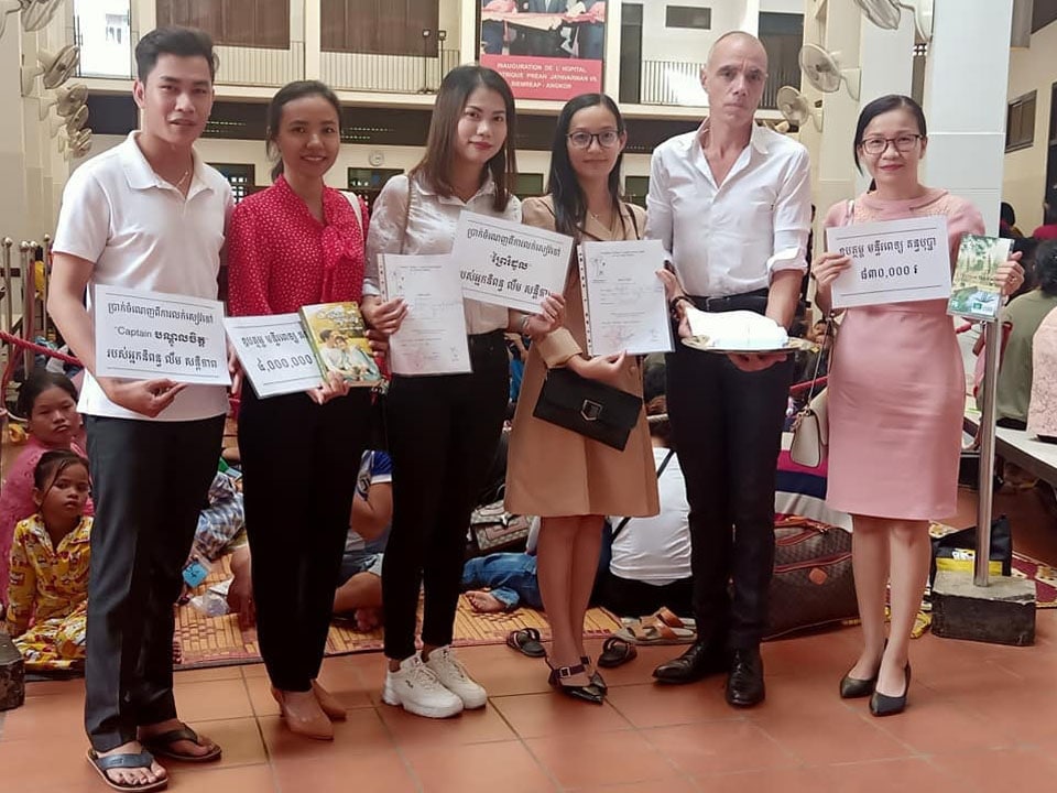 ឧបត្ថម្ភមន្ទីរពេទ្យគន្ធបុប្ផាចំនួន ១០០០ ដុល្លារ
